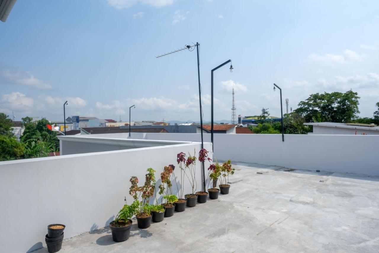 Reddoorz Near Rita Supermall Purwokerto 2 Exterior photo